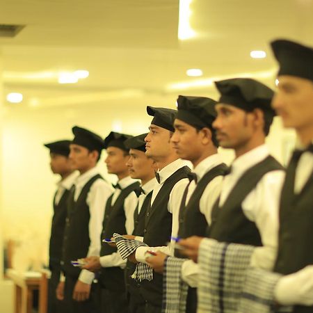 The Grand Raveta Hotel Pātan Екстериор снимка