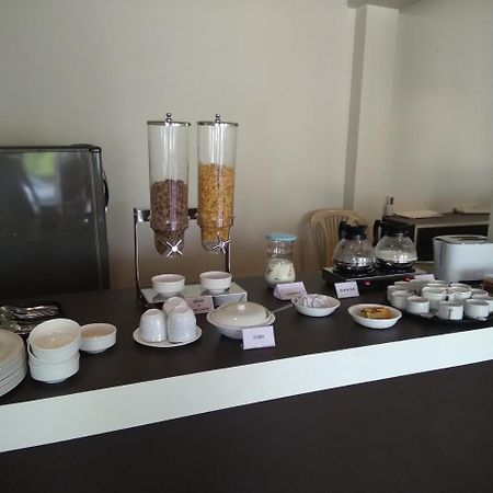 The Grand Raveta Hotel Pātan Екстериор снимка