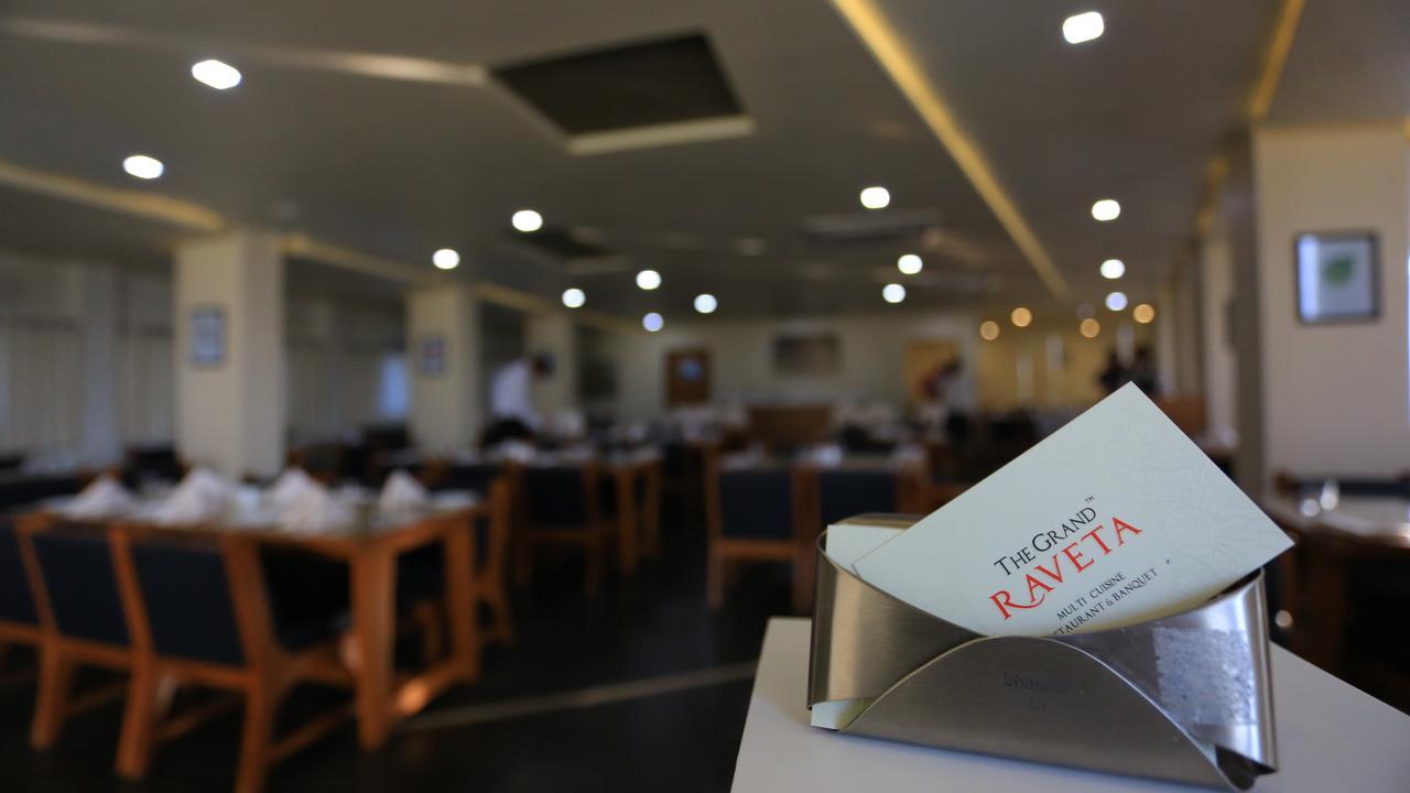 The Grand Raveta Hotel Pātan Екстериор снимка