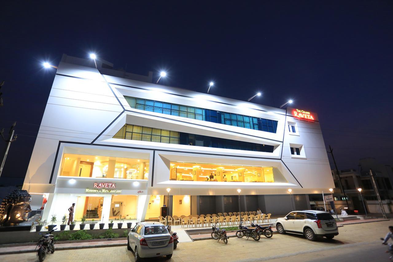 The Grand Raveta Hotel Pātan Екстериор снимка