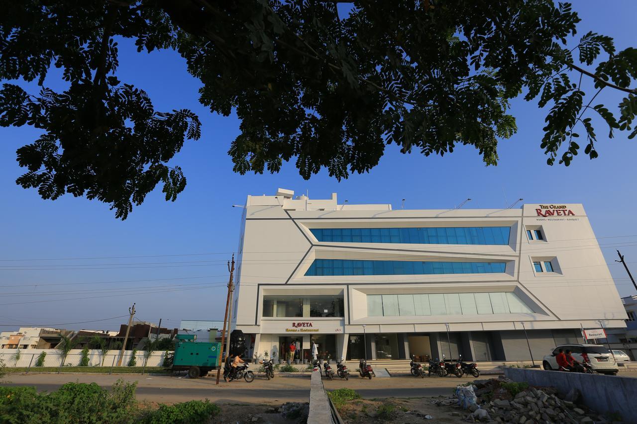 The Grand Raveta Hotel Pātan Екстериор снимка