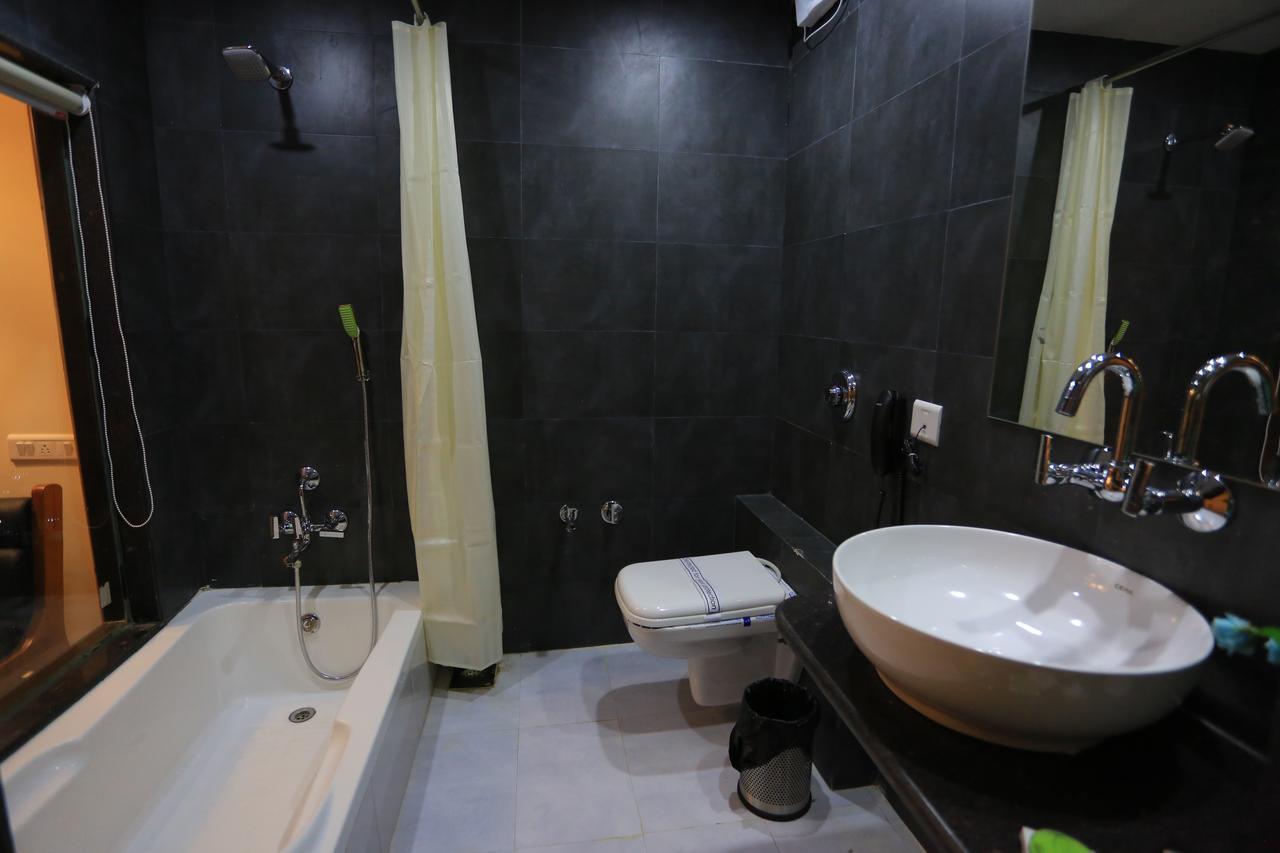 The Grand Raveta Hotel Pātan Екстериор снимка