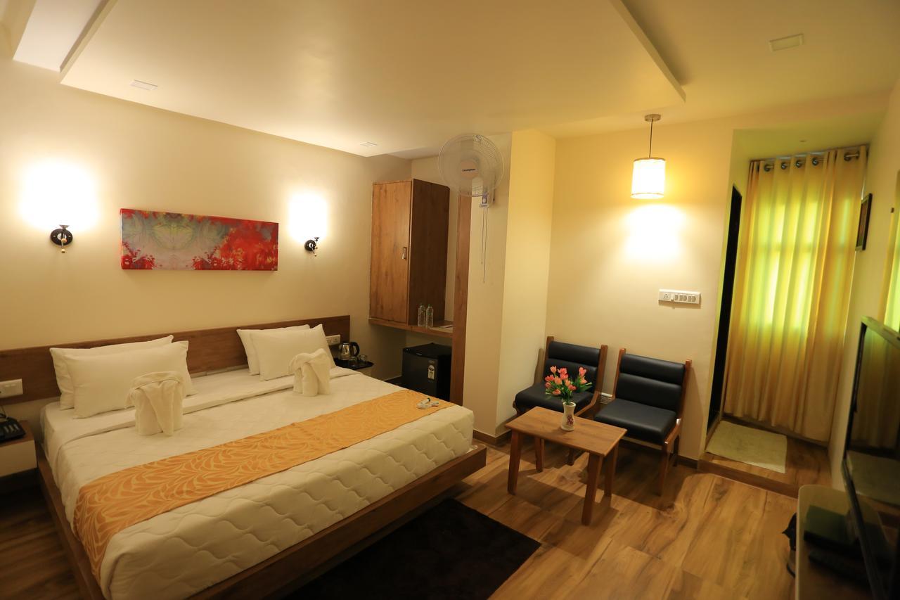 The Grand Raveta Hotel Pātan Екстериор снимка