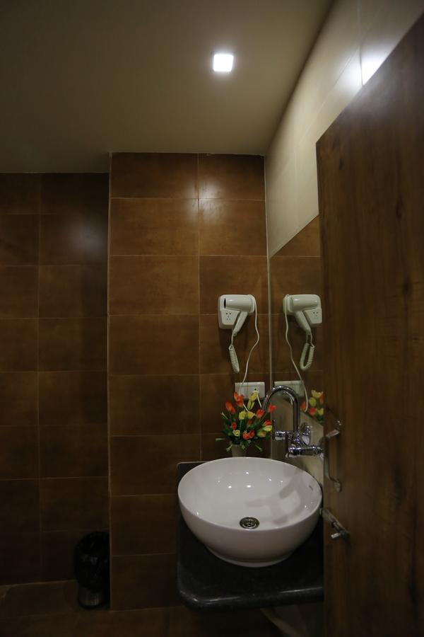 The Grand Raveta Hotel Pātan Екстериор снимка