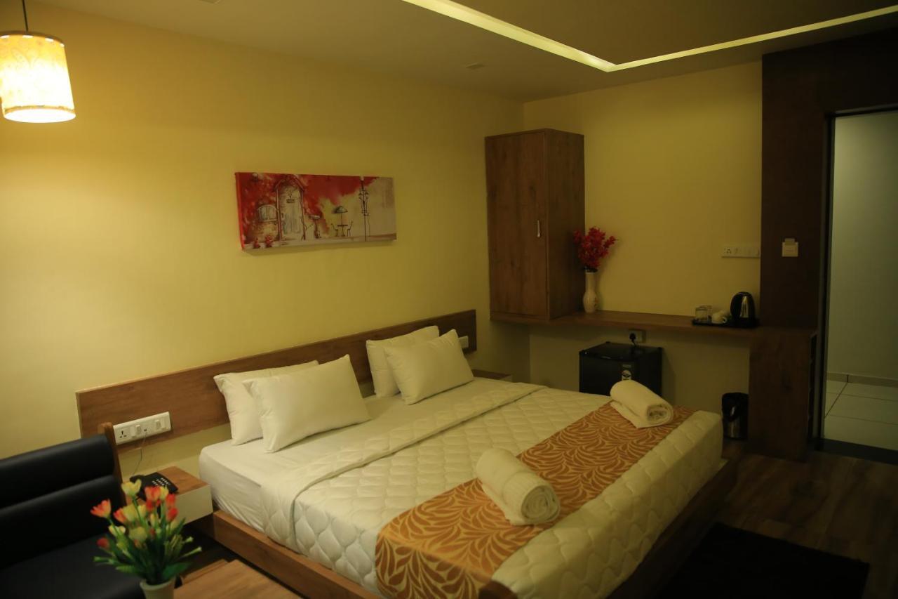 The Grand Raveta Hotel Pātan Екстериор снимка